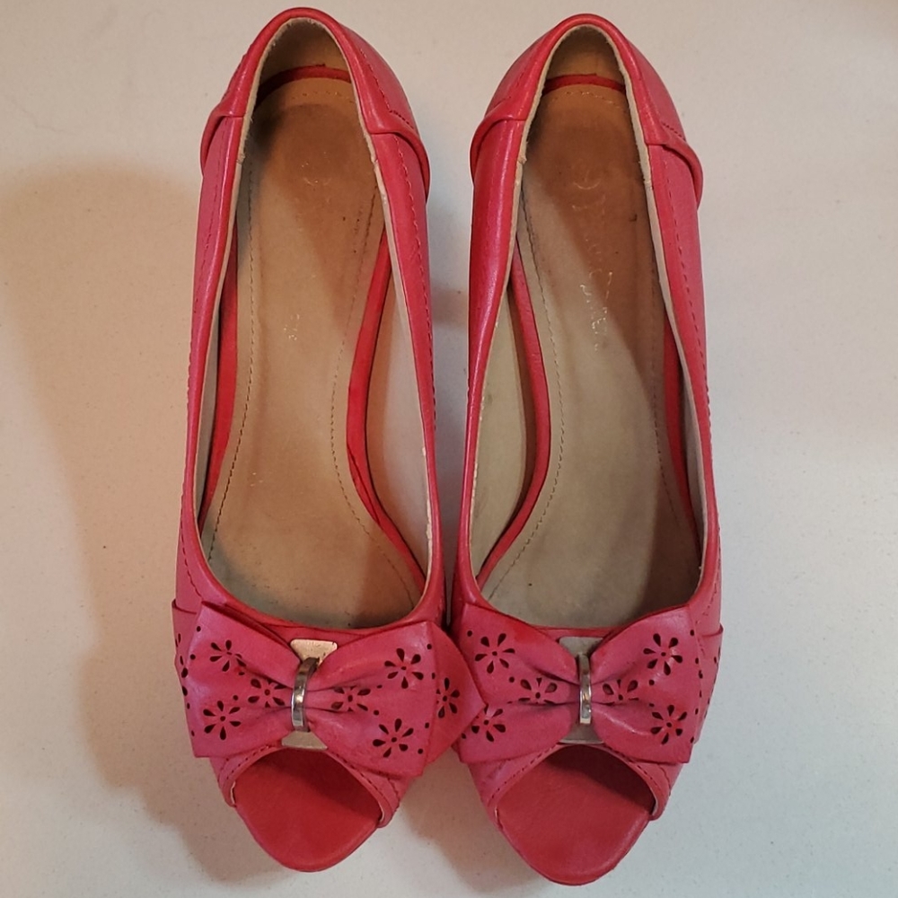Retro vintage vibes Bow detail stilettos